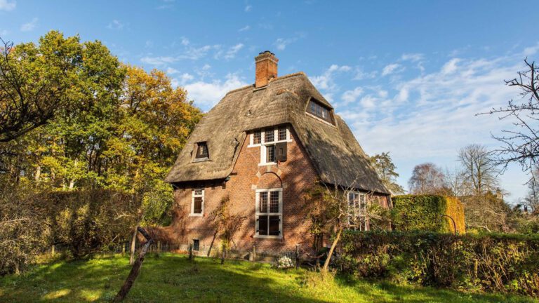 Erfgoedclub en gemeente Bergen willen rijksmonumentenstatus voor Villa De Oorsprong Schoorl