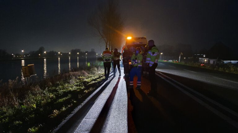 Hulpdiensten rukken uit voor mogelijk waterongeval langs Westdijk in Zuidschermer