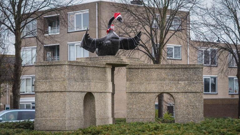 Alkmaarse ‘Rotondezwaan’ tovert glimlach op gezichten