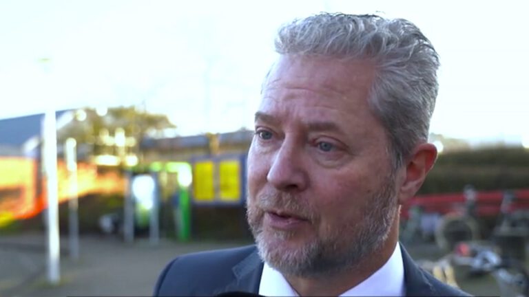 Mishandelde wethouder Van Zon keert toch niet meer terug: “Om persoonlijke redenen”