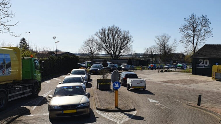 Drukte op afvalbrengstations Heerhugowaard en Langedijk: “Kom alleen bij noodzaak”