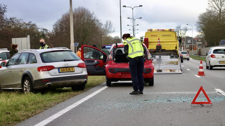 Drie auto’s betrokken bij kop-staartbotsing op Heilooër Tolweg