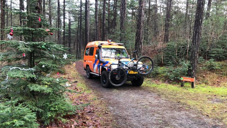 Mountainbiker breekt sleutelbeen en zes ribben op MTB- parcours Schoorl