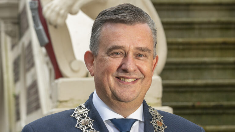 Namens het Alkmaarse college de beste wensen van burgemeester Roemer