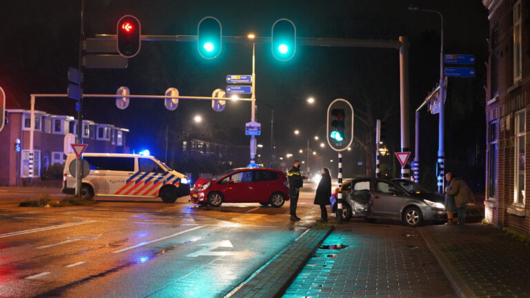 Klapper op Heilooër Tolweg; bestuurder naar ziekenhuis