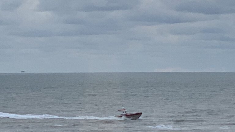 KNRM maakt zoekslagen op zee na melding van vuur op zee