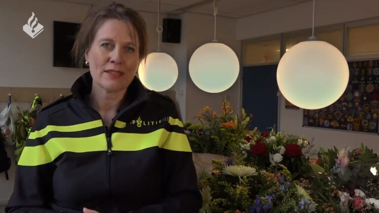 Politiechef uit dank voor steunbetuigingen, bloemen, cadeautjes en gebak: “Echt hartverwarmend”