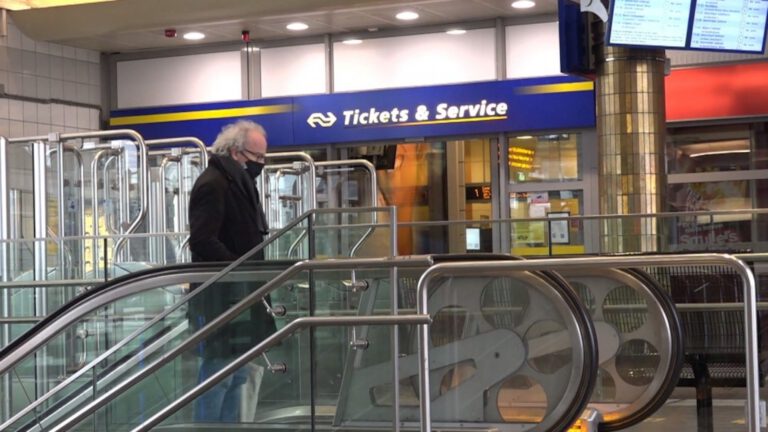 Provinciale Staten wil dat loketten op NS-stations Alkmaar en Hoorn open blijven