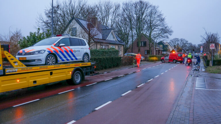 Politieauto met verdachte strandt op bussluis bij Sint Pancras
