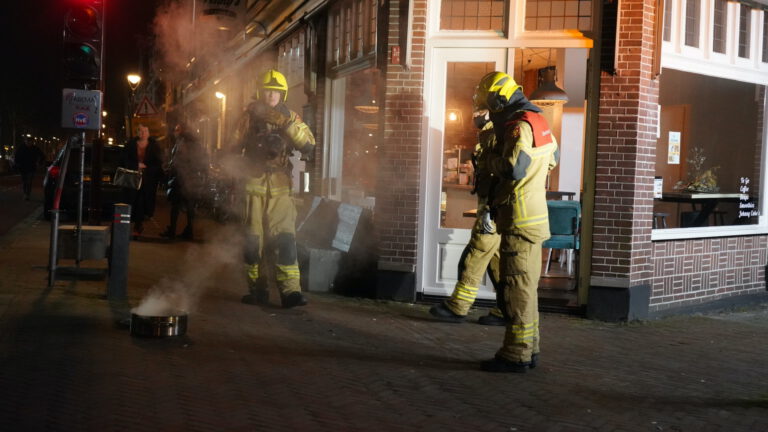 Pan op vuur zorgt voor flinke rookontwikkeling bij eetcafé Penny’s Corner in Spoorstraat