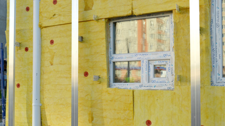 Betere isolatie voor lager energieverbruik in 1500 huurwoningen van Woonwaard