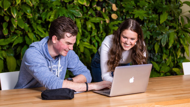 Studenten Inholland en Horizon College helpen mkb’ers in nieuwe Werkplaats Digitaal Ondernemen