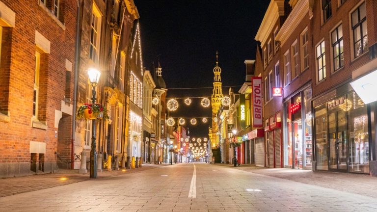 Haagse rechtbank haalt per direct streep door avondklok