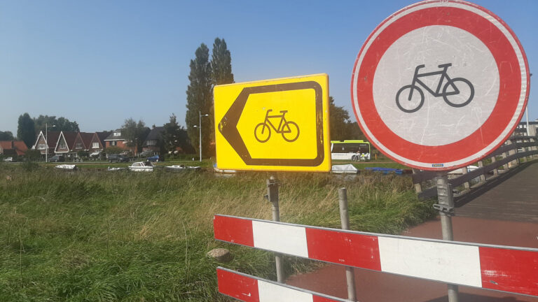 Houten brug over Hoornsevaart ruim een week dicht