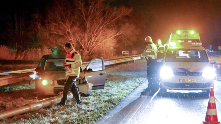 Eénzijdig ongeval Alkmaarse Steve Bikoweg: auto zwaar beschadigd