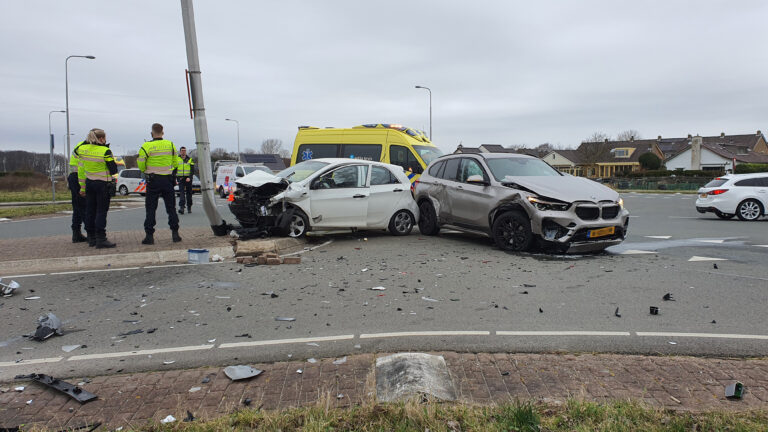 Kinderen gewond bij aanrijding op beruchte N512-kruising in Egmond-Binnen