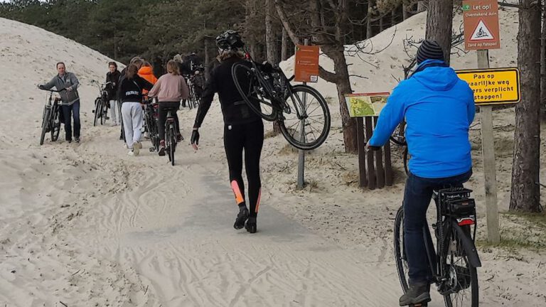 Mogelijk tunnel of brug in Blijdensteinsweg Schoorlse Duinen wegens zandverstuiving