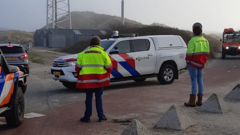 Amazone loopt licht letsel op na aanval hond op paard op strand Hargen