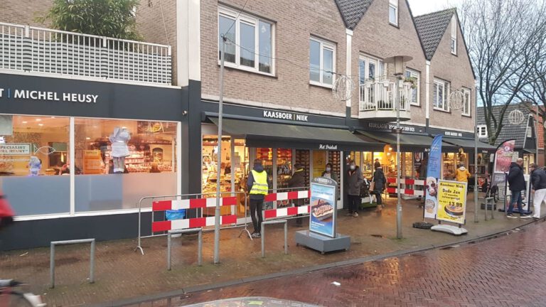 Taakstraf van 140 uur voor bovenbuurman die leverancier Bakker Mol aanviel in Bergen