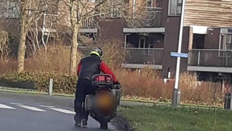 Motorrijder beboet en mag verder lopen na opvallend rijgedrag in storm op N245