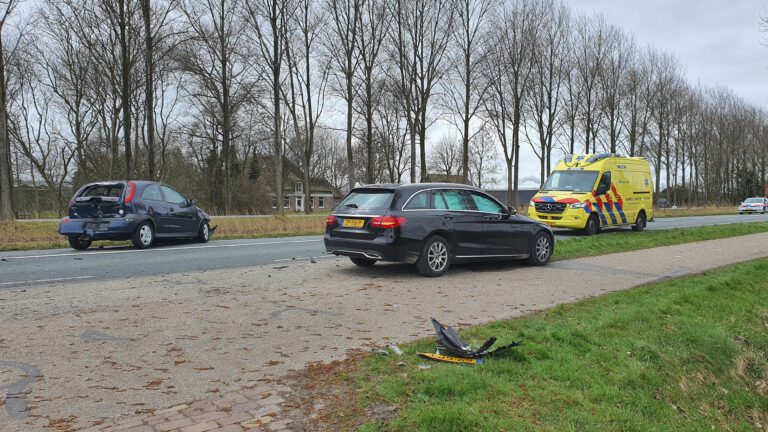 Drie auto’s betrokken bij forse aanrijding op Noordervaart bij Stompetoren