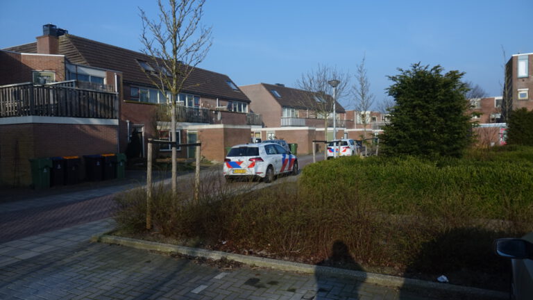 Politie Alkmaar licht vermoedelijke drugsdealer in De Mare van zijn bed