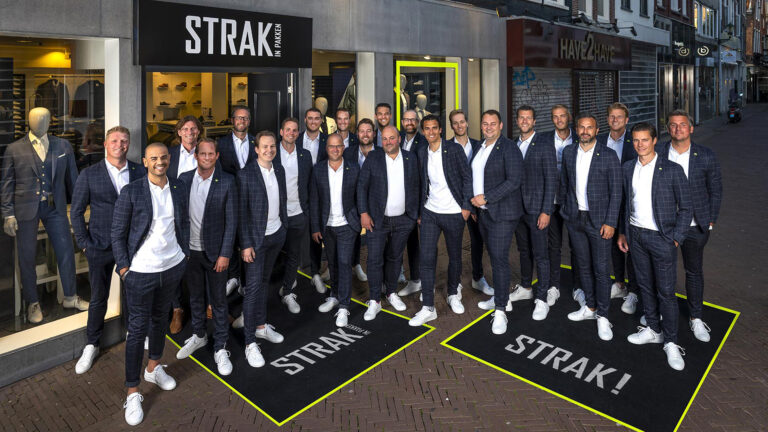 JCI Alkmaar met streekproducten op de zaterdagmarkt voor Stichting Sportkind