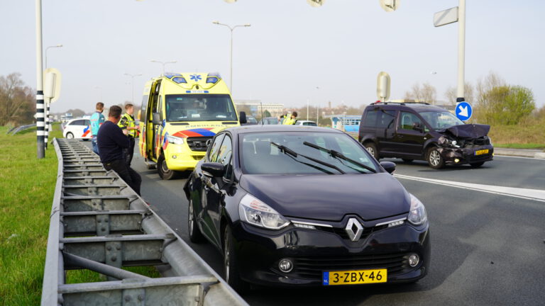 Automobilist gewond na kop-staartbotsing op Steve Bikoweg