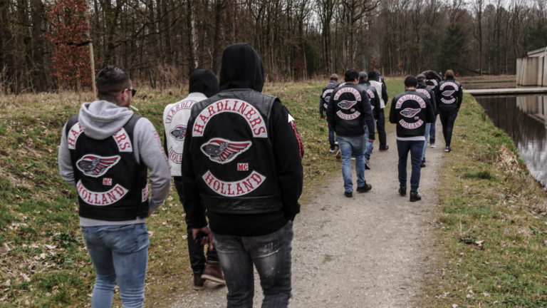 Heerhugowaard en Langedijk verbieden logo motorbende MC Hardliners