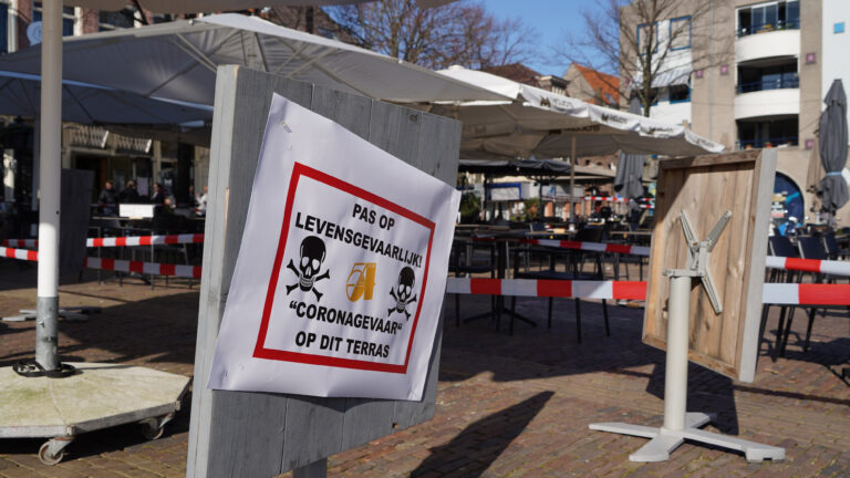 Burgemeesters volharden in oproep om terrassen weer te heropenen