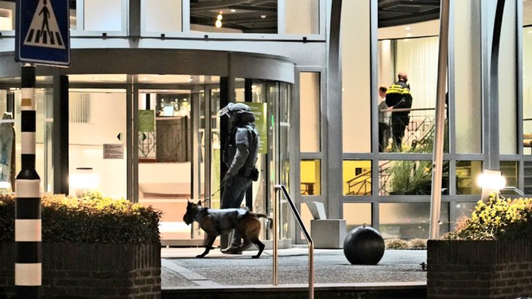 Arrestatieteam houdt drie mannen aan in Hotel Zuiderduin Egmond