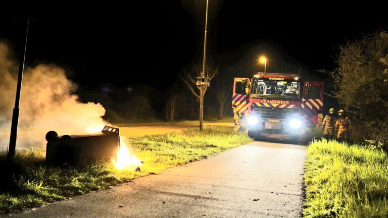 Twee afvalcontainers aan Heilooër Zeeweg Egmond totaal verwoest na brandstichting
