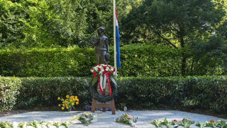 Alkmaarse 4 mei kransleggingen en ceremonie te zien op Streekstad Centraal