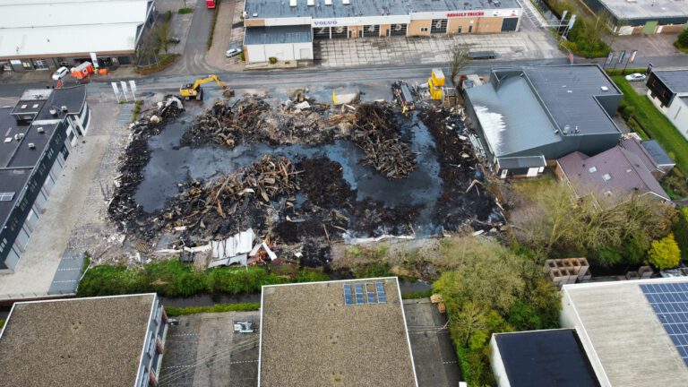 Asbest na brand Broek op Langedijk kwam niet ver, andere brandresten wel verder verspreid