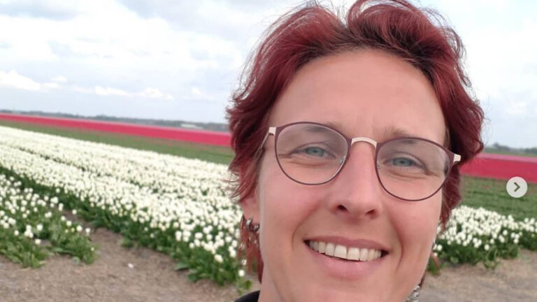Wijkagente Broekhuijsen: ga voor tulpenfoto’s niet tussen de tulpen staan