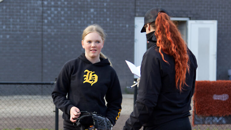 The Herons schakelt hulp in van Nederland’s beste softbal pitcher