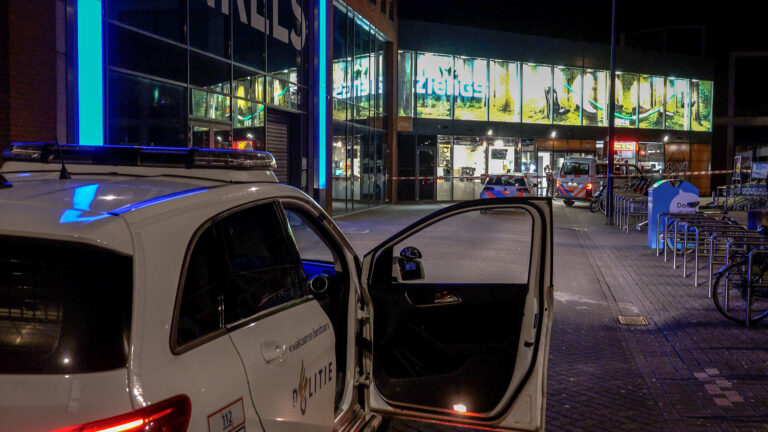 Nachtelijke overval op Shoarmazaak Burgercity; dader laat mes vallen
