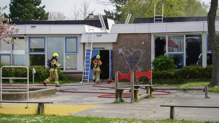 Alkmaarse sbo De Vlindertuin weer open na brand, brandweer langs de klassen
