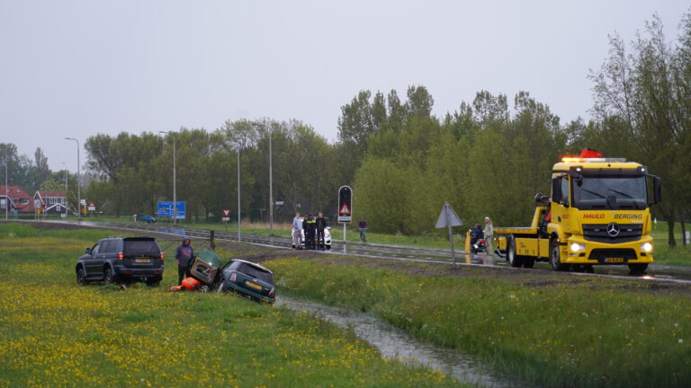 Mini vliegt uit de bocht op vernieuwde Kogendijk tussen N9 en Bergen