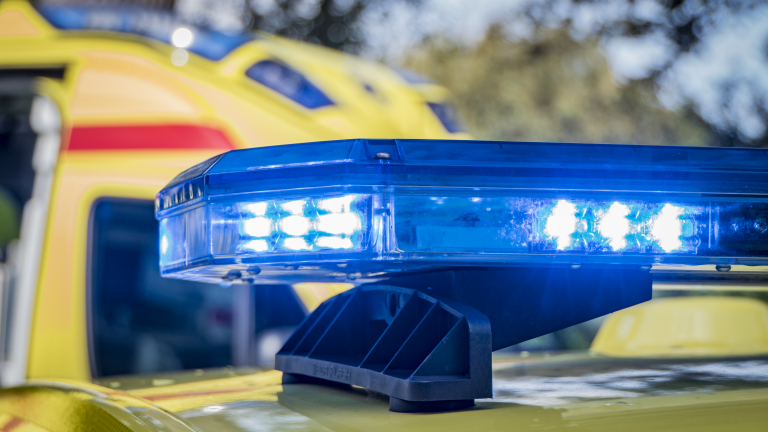 Jonge getatoeëerde automobilist gaat er vandoor na aanrijding in Alkmaarse Colijnstraat