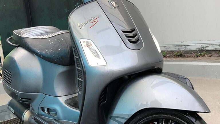Drie mannen plegen gewapende scooterroof op Wagenweg in Noord-Scharwoude