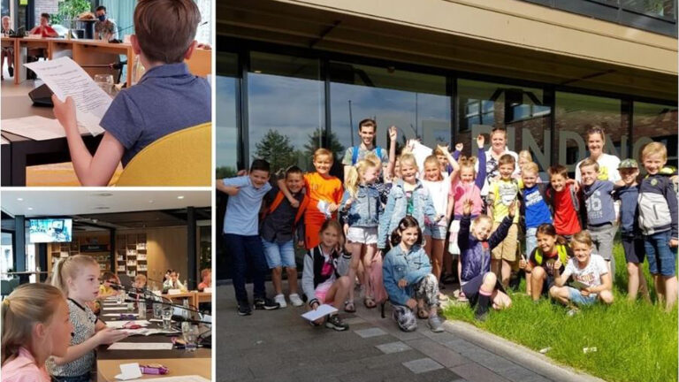 Vergadering groep 5 van Het Mozaïek in raadzaal met burgemeester en wethouder Langedijk