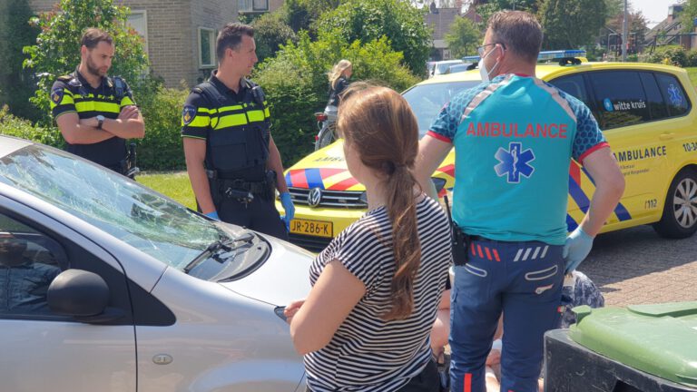 Fietser gewond bij aanrijding met auto op woonerf Sperwer Sint Pancras