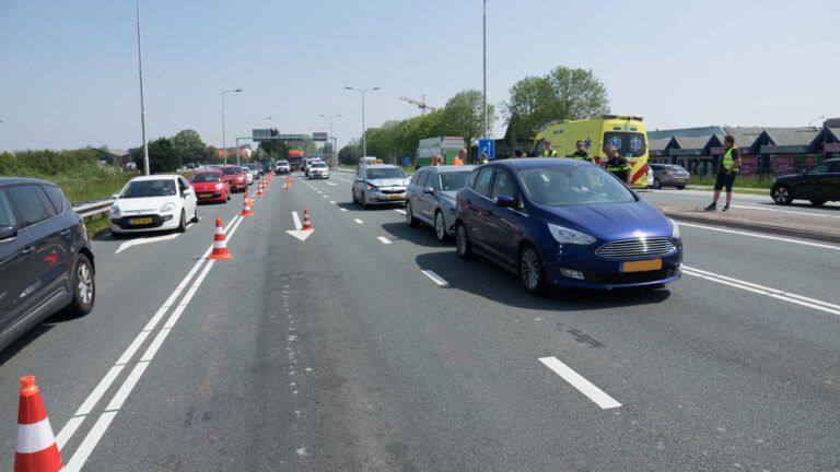 Gewonde en flinke vertraging na aanrijding op Westerweg Heerhugowaard