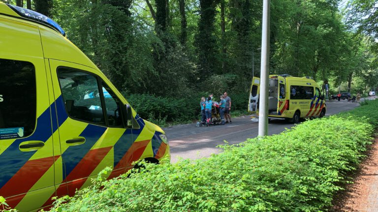 Fietser komt ten val op Juliana van Stolberglaan en belandt in ziekenhuis