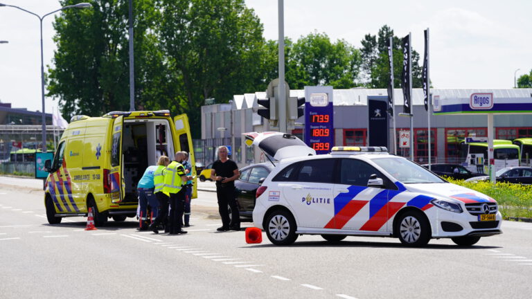 Negeren rode licht leidt tot aanrijding tussen auto en fietser op Helderseweg