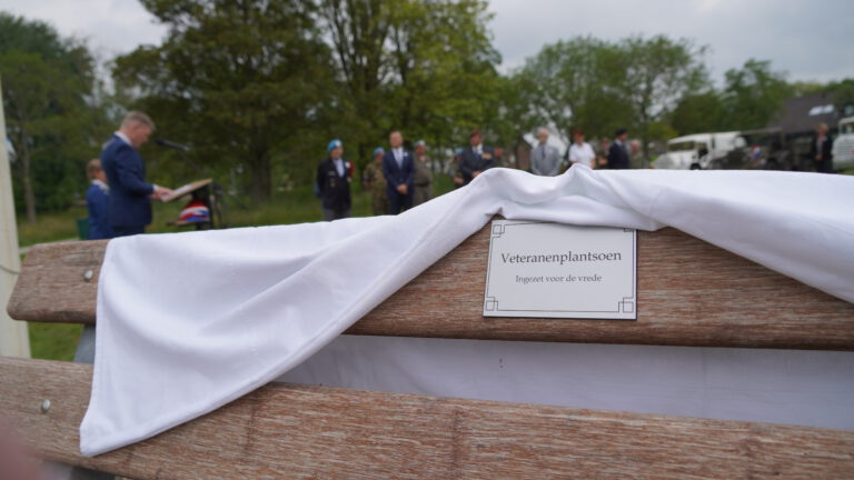 Nederlandse Veteranendag vooral lokaal gevierd met opening plaatselijke plantsoentjes