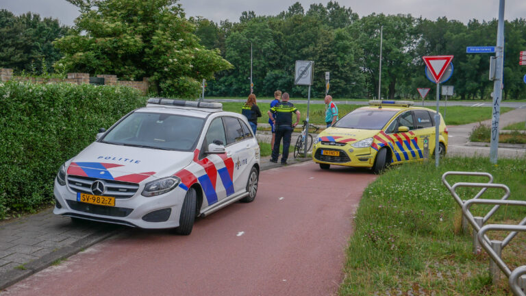 Aanrijding tussen wielrenner en auto loopt goed af