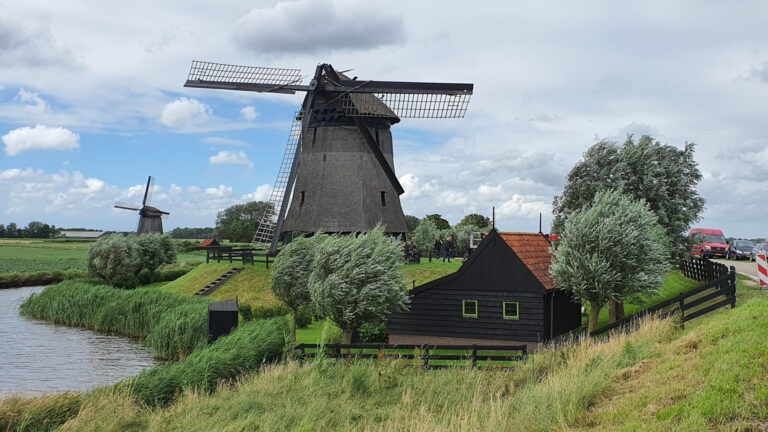 Roede van poldermolen Schermerhorn breekt af