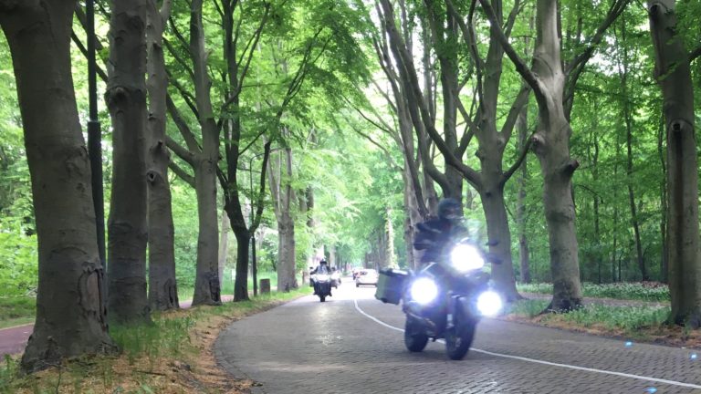 Bergen klimt weer in de pen tegen motorenoverlast, nu richting Europa